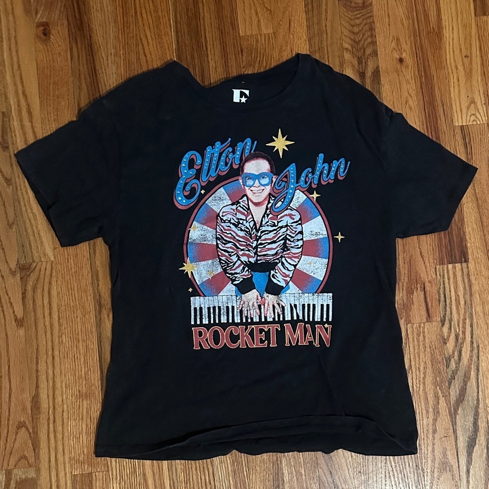 Elton John Rocket Man Graphic T-Shirt Tee Women’s size Medium M